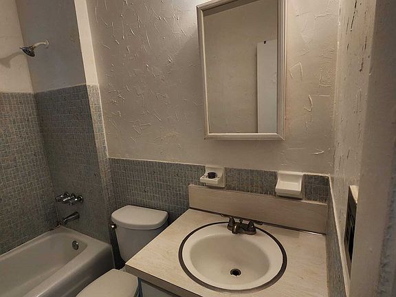4th image of 7211 Venetian St APT 10