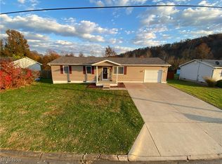 433 Dickens Dr, Mineral Wells, WV 26150