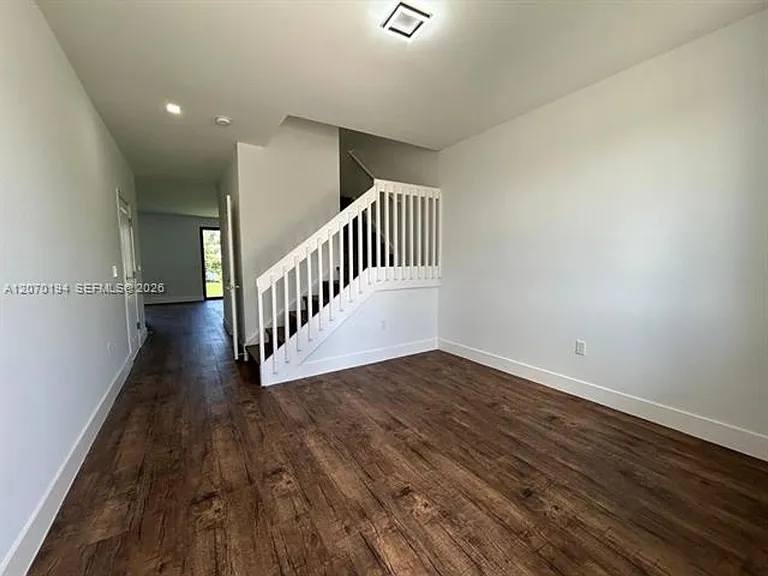 854 SW 1st St #Townhouse 854 — Photo 4