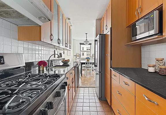 5th image of 79 W 12th St APT 10D