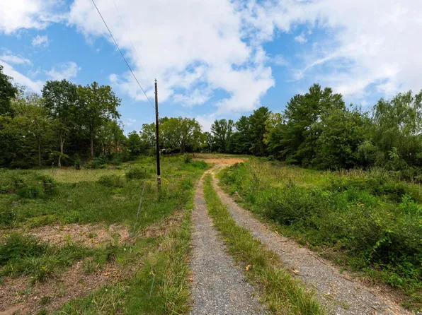 1229 Rosser Ave, Waynesboro, VA 22980