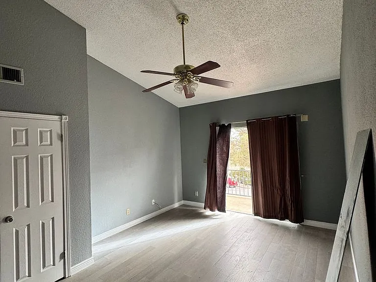 4618 N Stanton St #C18 — Photo 16