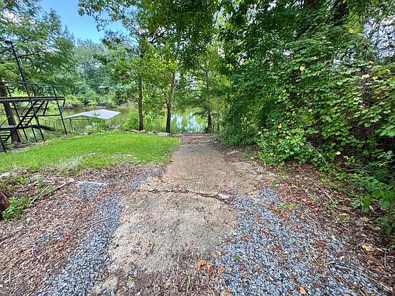 3rd image of 211 Wade Rd