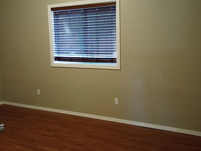 6475 Martin Pl — Photo 9