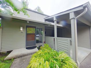 70 Fairway Loop, Eugene, OR 97401