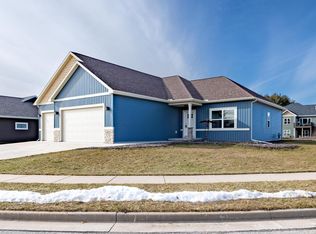 927 Pine Ridge St, Brownsville, WI 53006