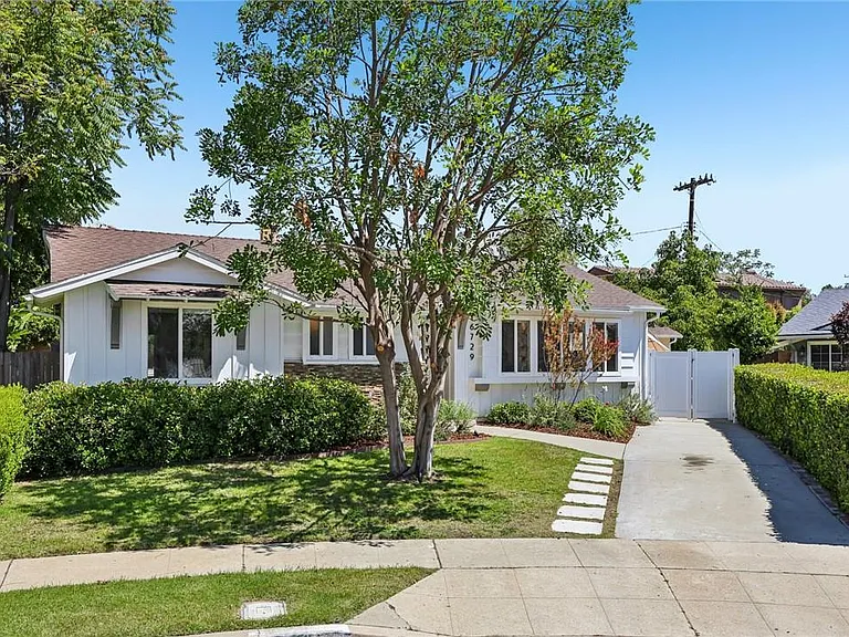 16729 Archwood St — Photo 1