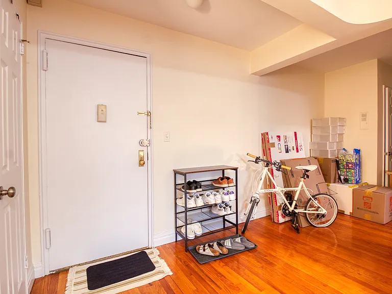 2160 Center Ave #4S — Photo 2