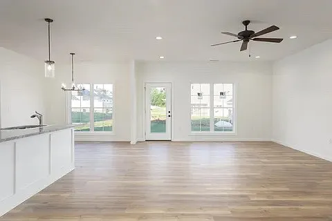 369 Rolling Brook Dr — Photo 3