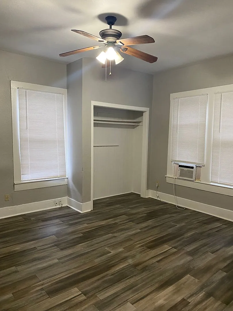527 CEDAR | Studio in King William — Photo 3