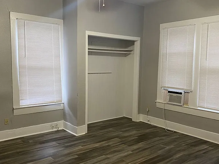 527 Cedar St — Photo 2