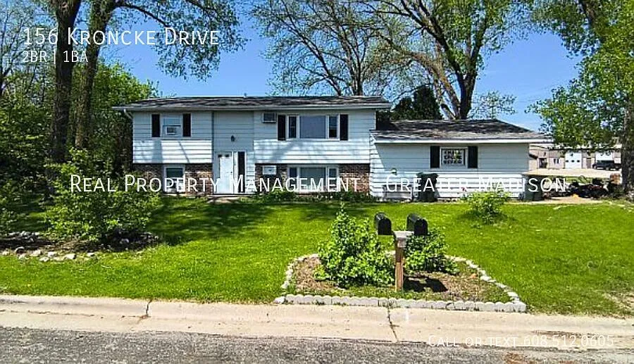 Spacious 2-Bedroom + Den Upper Duplex Available Now! — Photo 1