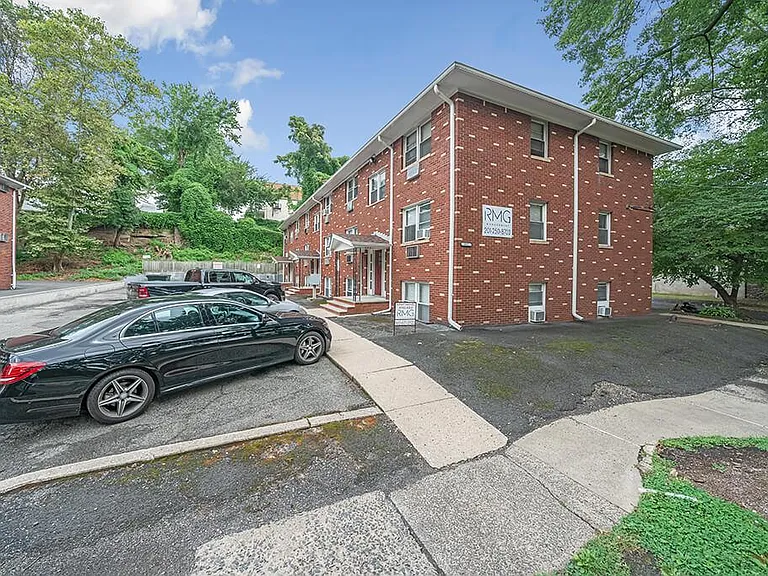 242 Mill St — Photo 2