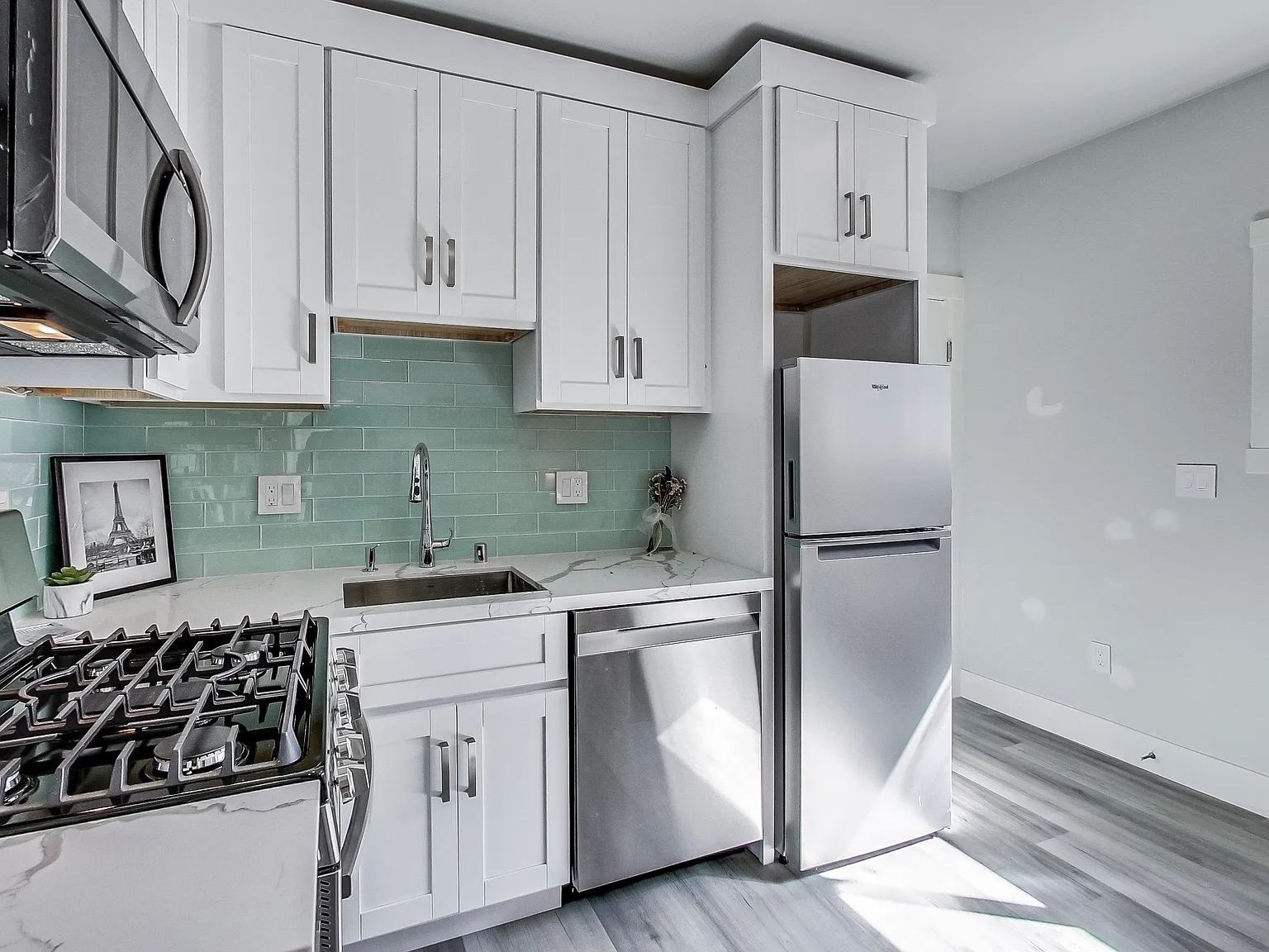 3 bed, 881 sqft, $3,750 — Photo 4