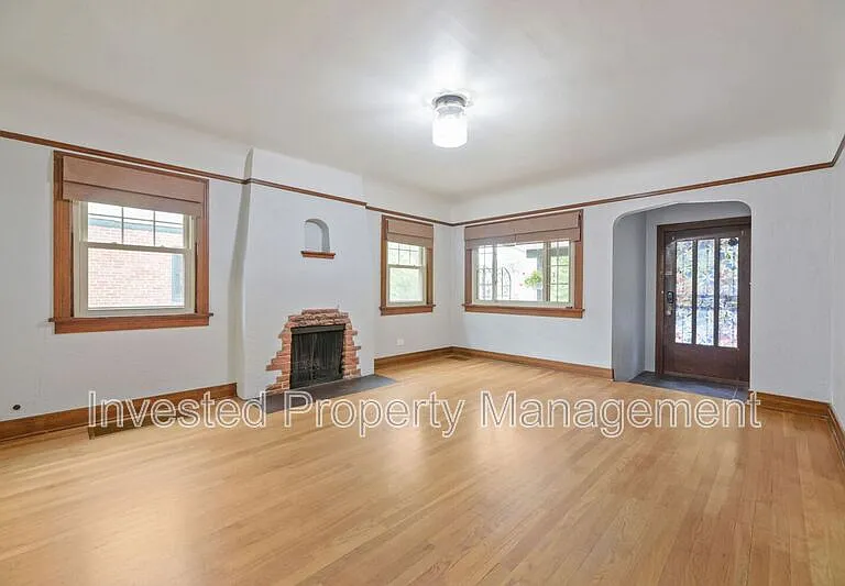 1640 S Marion St — Photo 7