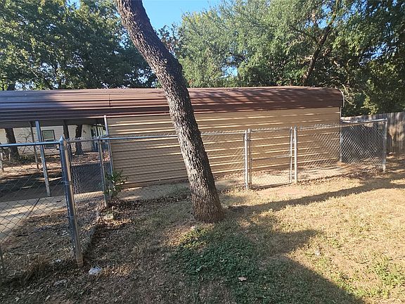 4th image of 100 Live Oak St