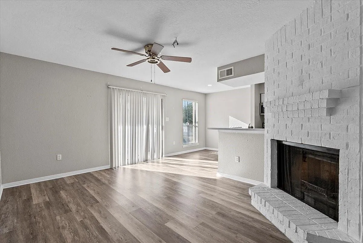 1 bed, 1.0 bath, 722 sqft, $1,150 — Photo 2