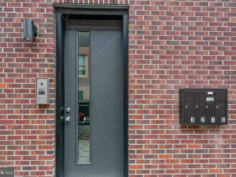 2323 E Cabot St #3 — Photo 32