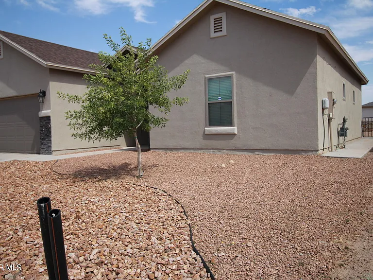 620 Adrian Arellano St W — Photo 84