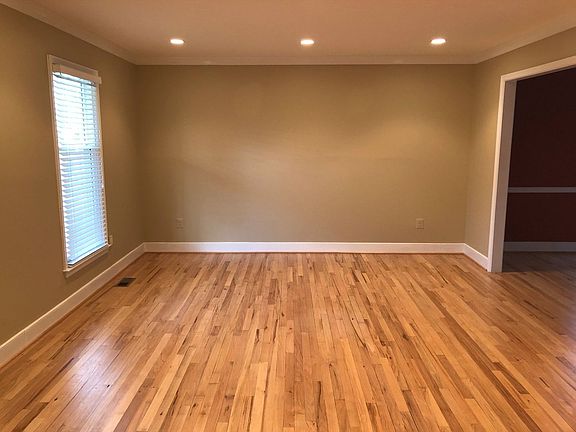 3rd image of 945 Willowleaf Way