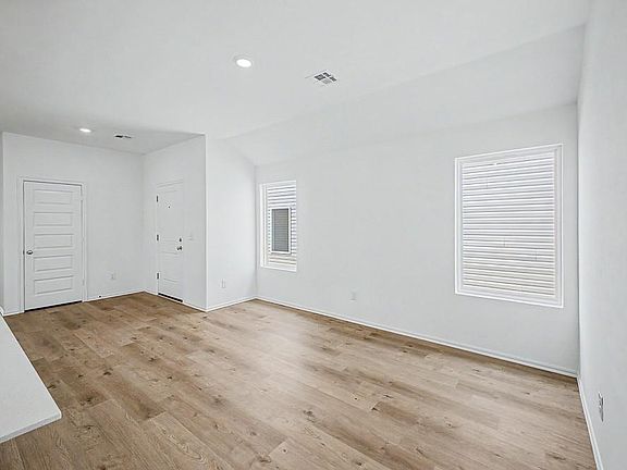 3rd image of 3636 Maggie Rd