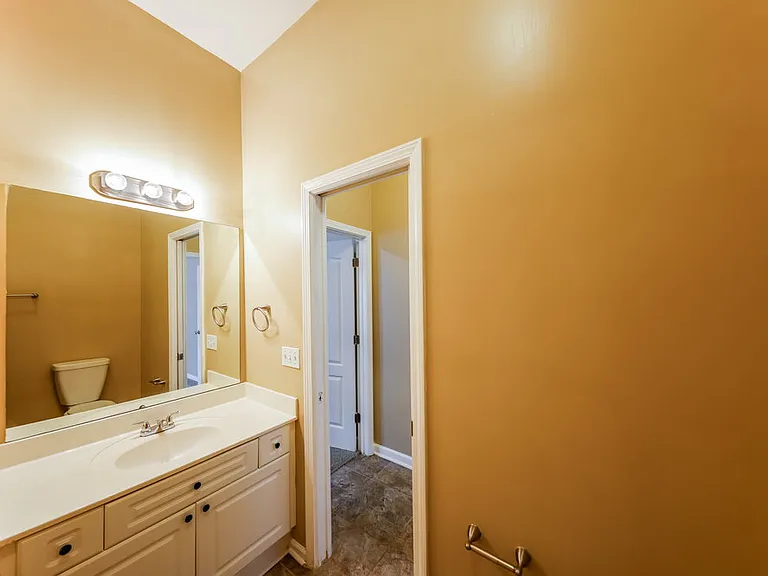 1061 Village Trl — Photo 21