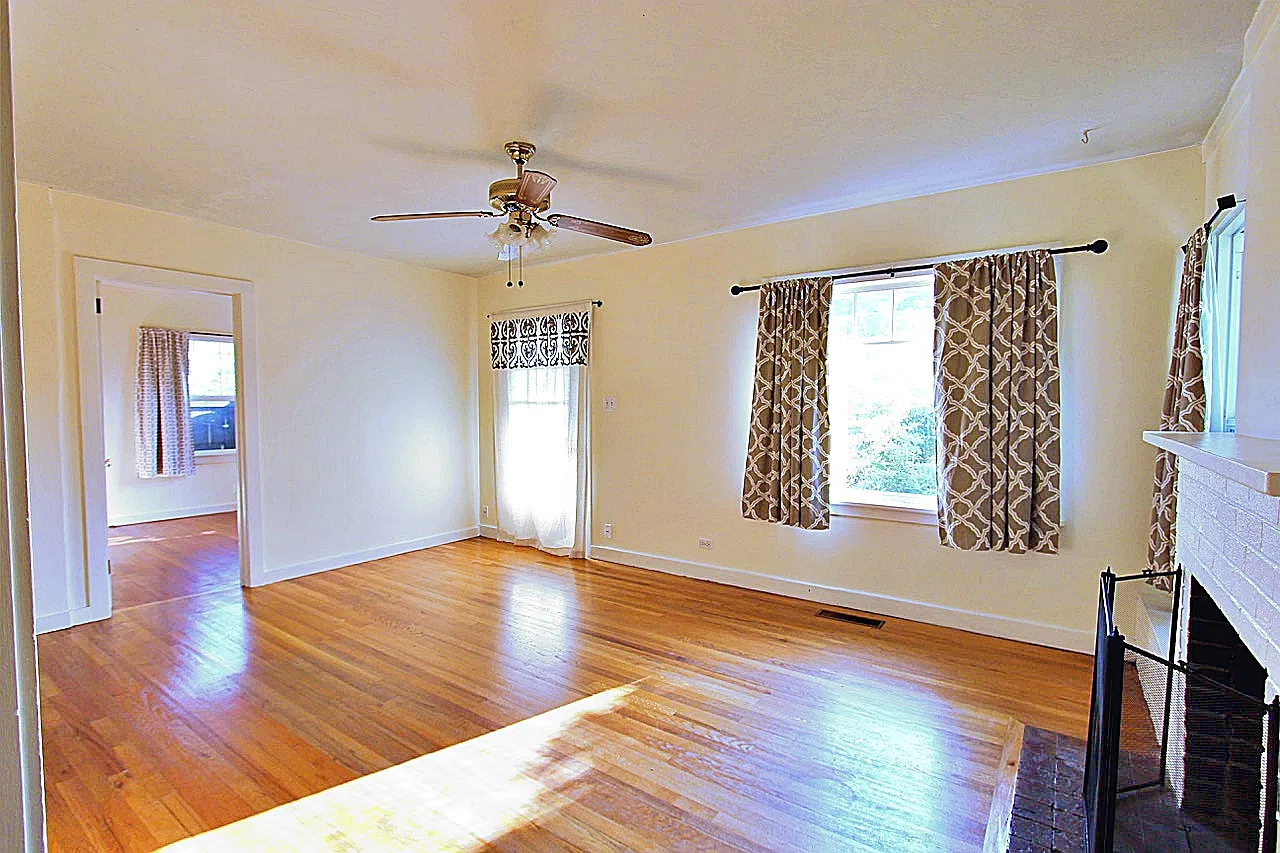3 bed, 1.5 bath, 920 sqft, $2,500 — Photo 3
