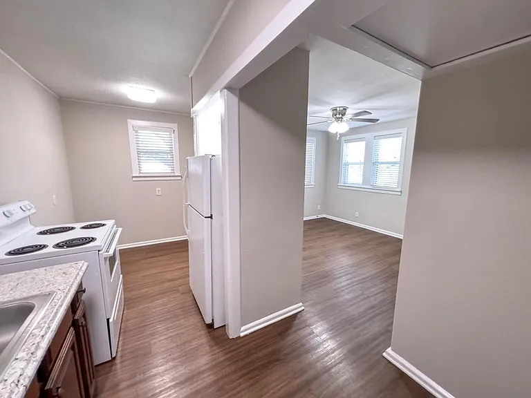 910 N Washington St — Photo 10