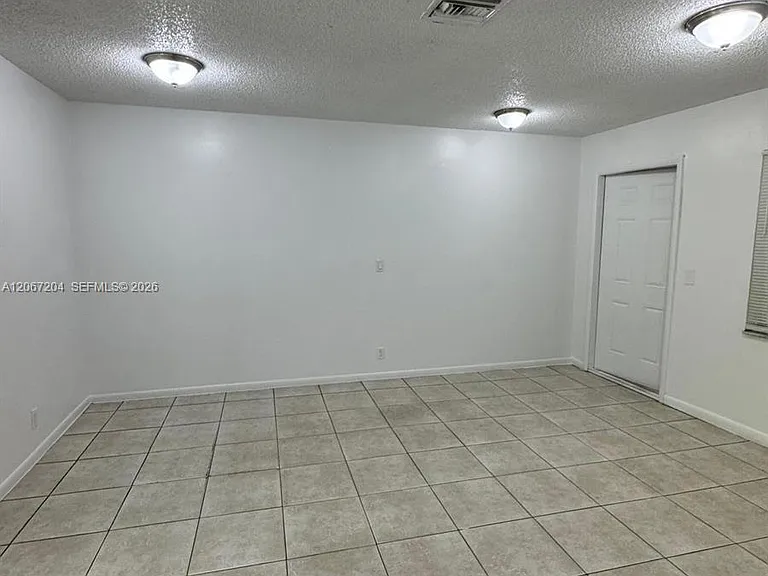1746 3rd Ave N #10 — Photo 3