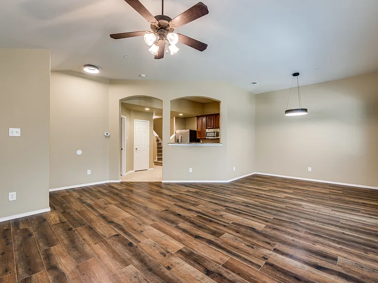 1123 Sophia St — Photo 6