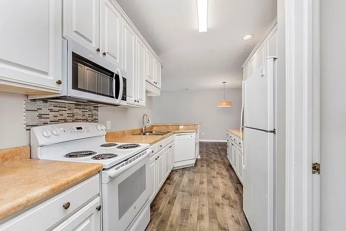 2360 Colfax Ln — Photo 12
