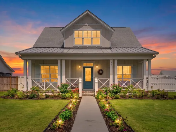16 W Singing Avenue, Hampstead, NC 28443
