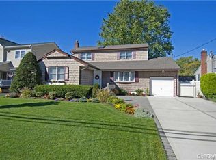 130 Eastlake Ave, Massapequa Park, NY 11762