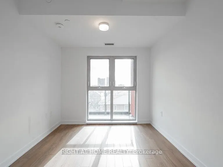 2433 Dufferin St #606 — Photo 7