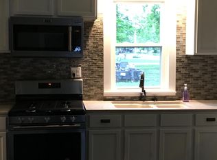 915 N Maple St, Saint Elmo, IL 62458