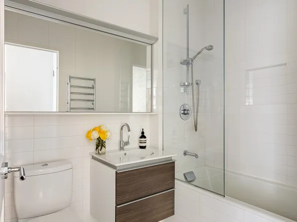 300 East 77th Street image 17 of 19