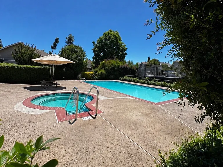 843 Falcon Way — Photo 15