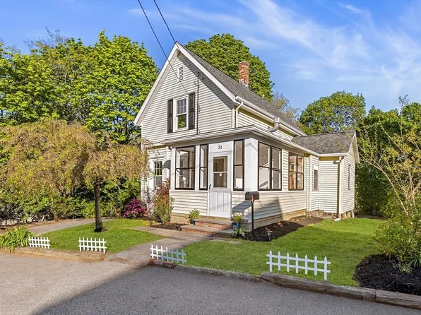 31 Station St, Quincy, MA 02169