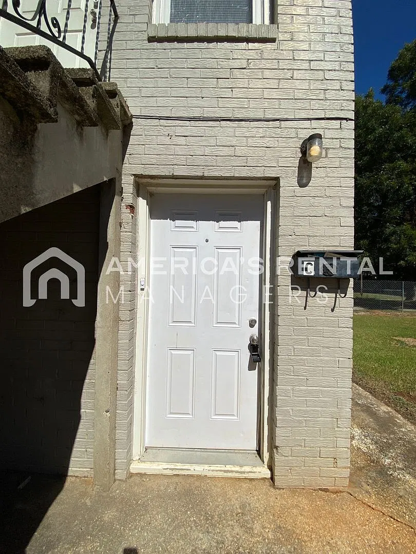 1701 Berkley Avenue — Photo 4