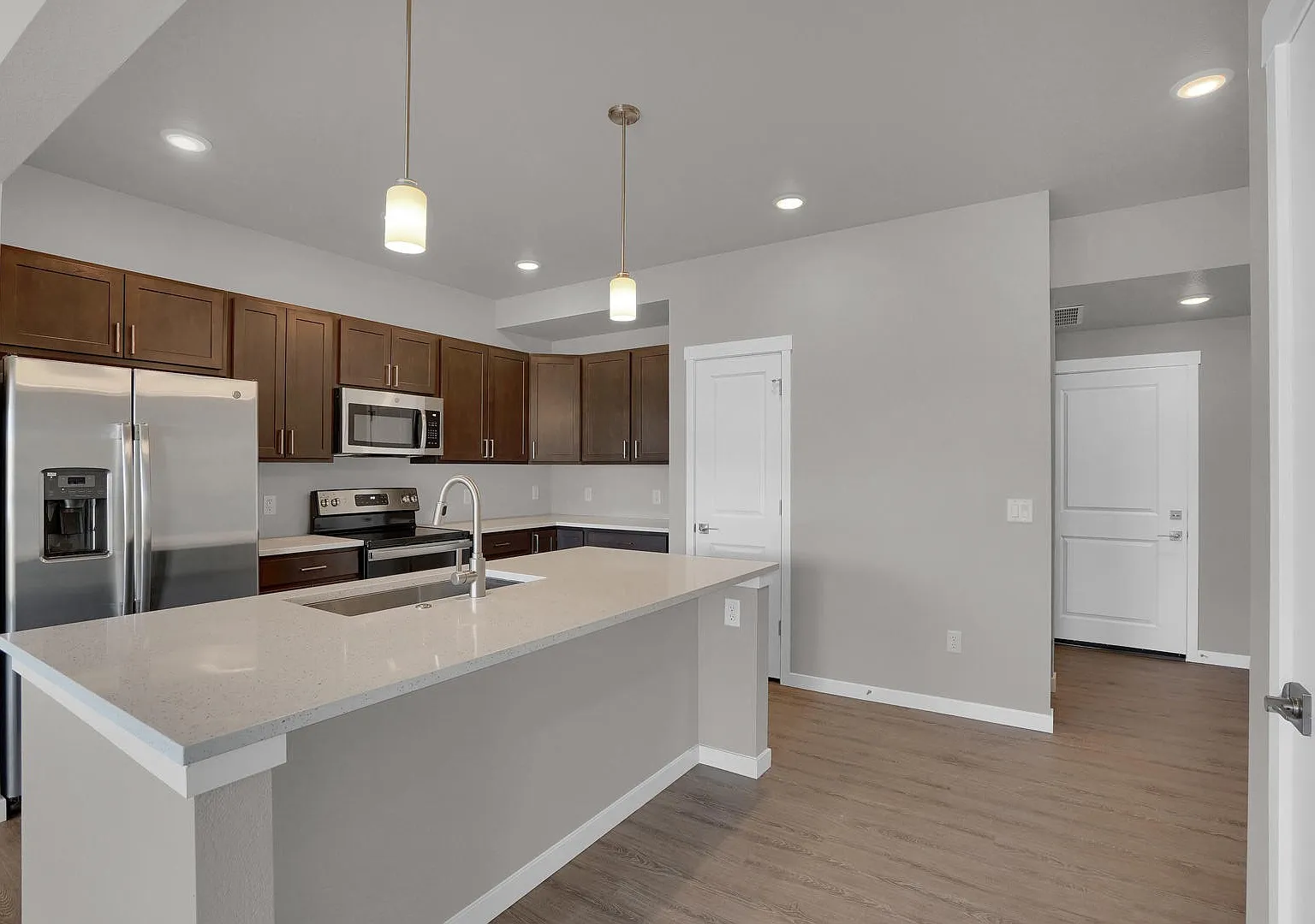 3 bed, 2.5 bath, 1812 sqft, $1,919 — Photo 4