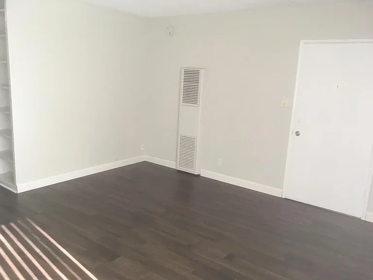 12704 Truro Ave #G — Photo 9