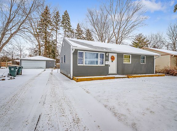 3rd image of 424 N Lakeshore Dr