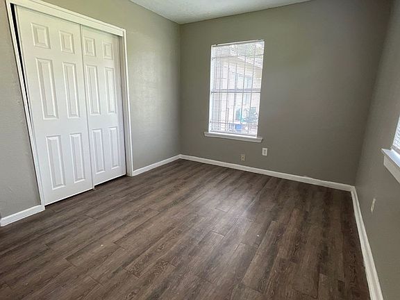 3rd image of 8303 Saint Lo Rd