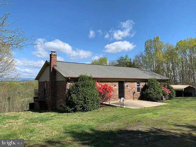 3 bed, 2.0 bath, 1600 sqft, $3,000 — Photo 1
