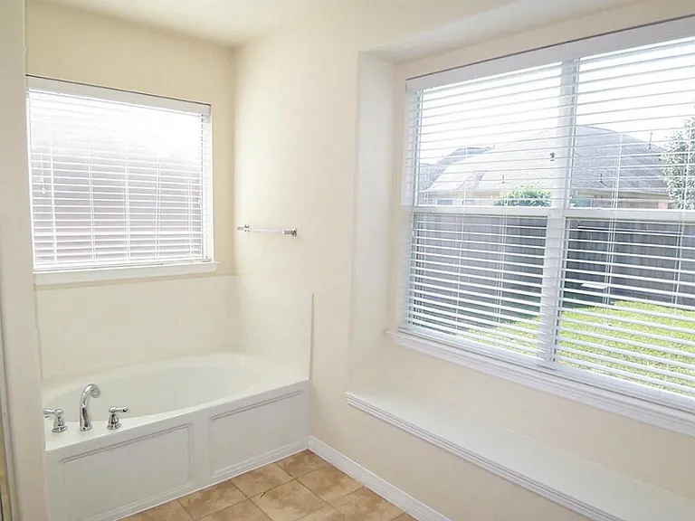 17207 Mossbriar Ln — Photo 14
