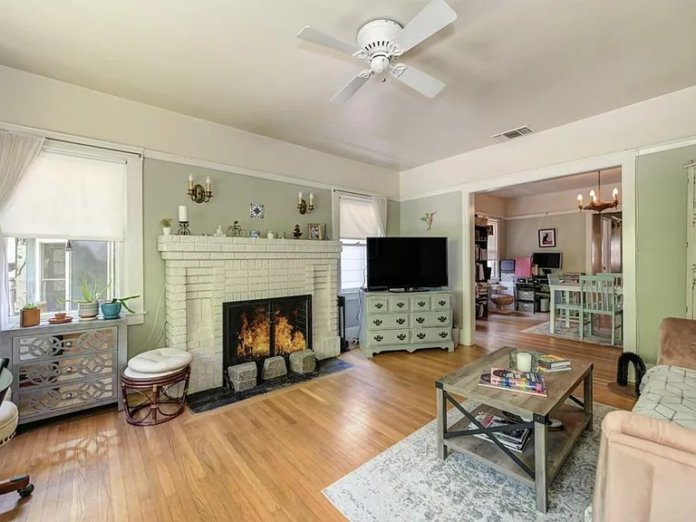 2714 H St #4 — Photo 3