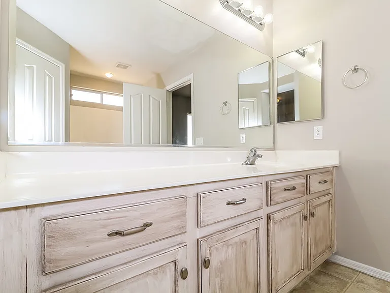 11542 W Mountain View Rd — Photo 10
