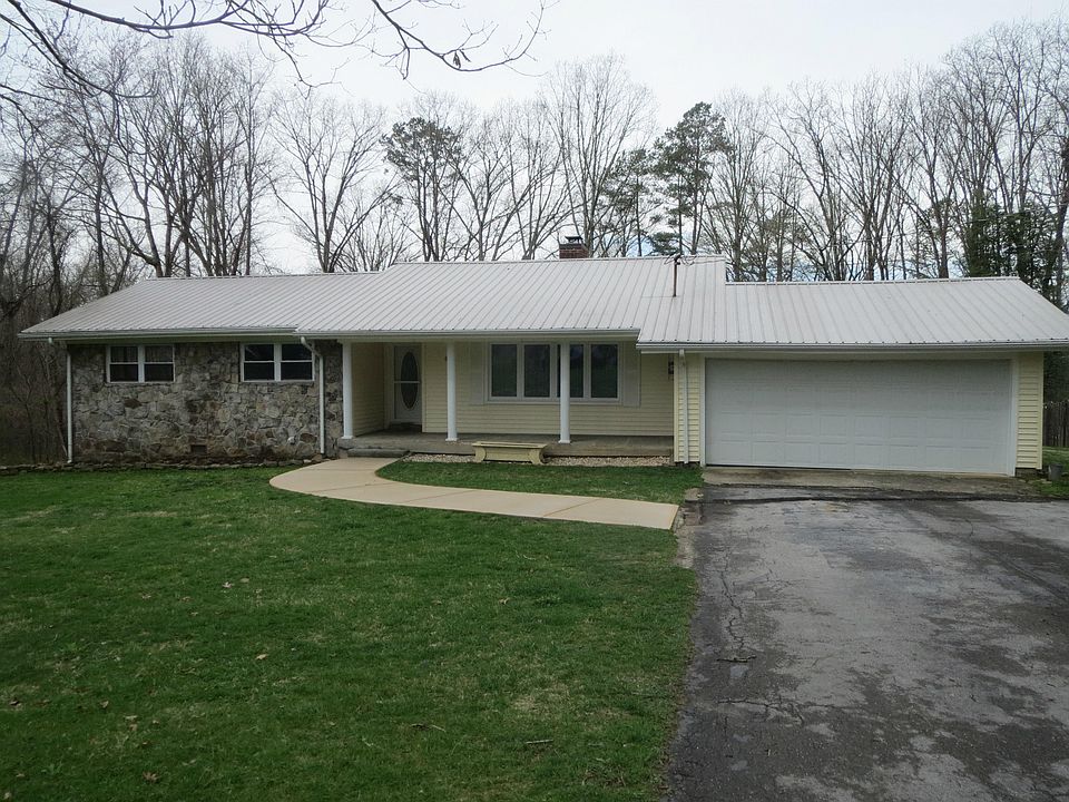 1st image of 604 Dogwood St