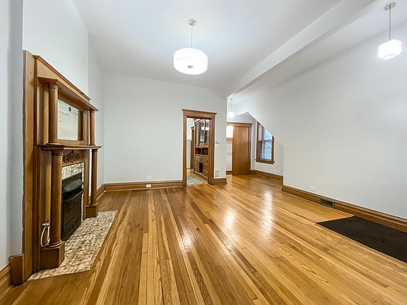 5th image of 1814 N Wilmot Ave #1