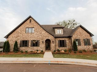 2200 Walnut Hill Dr, Vestavia Hills, AL 35226